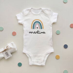 BODY PERSONALIZADO ARCOIRIS MARTINA ESTIRADO JUNTO A COLORES