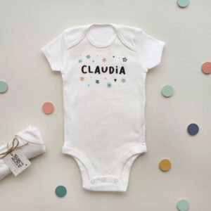 BODY PERSONALIZADO FLOWERS CLAUDIA ESTIRADO JUNTO A COLORES