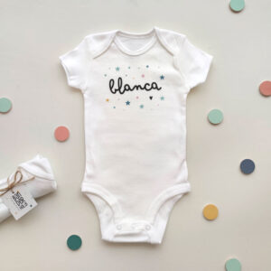 BODY PERSONALIZADO STARS BLANCA ESTIRADO JUNTO A COLORES