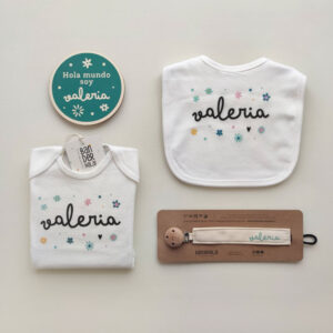 PACK BEBE FLOWERS VALERIA SEPARADO SOBRE FONDO GRIS