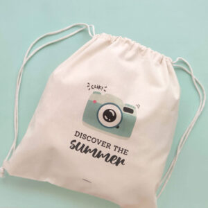 MOCHILA DISCOVER SUMMER SOBRE FONDO VERDE