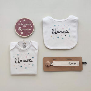 PACK BEBE STARS BLANCA SEPARADO SOBRE FONDO GRIS