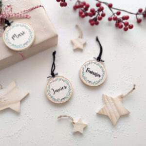 BOLA NAVIDAD PERSONALIZADA NOMBRE JUNTO A REGALO