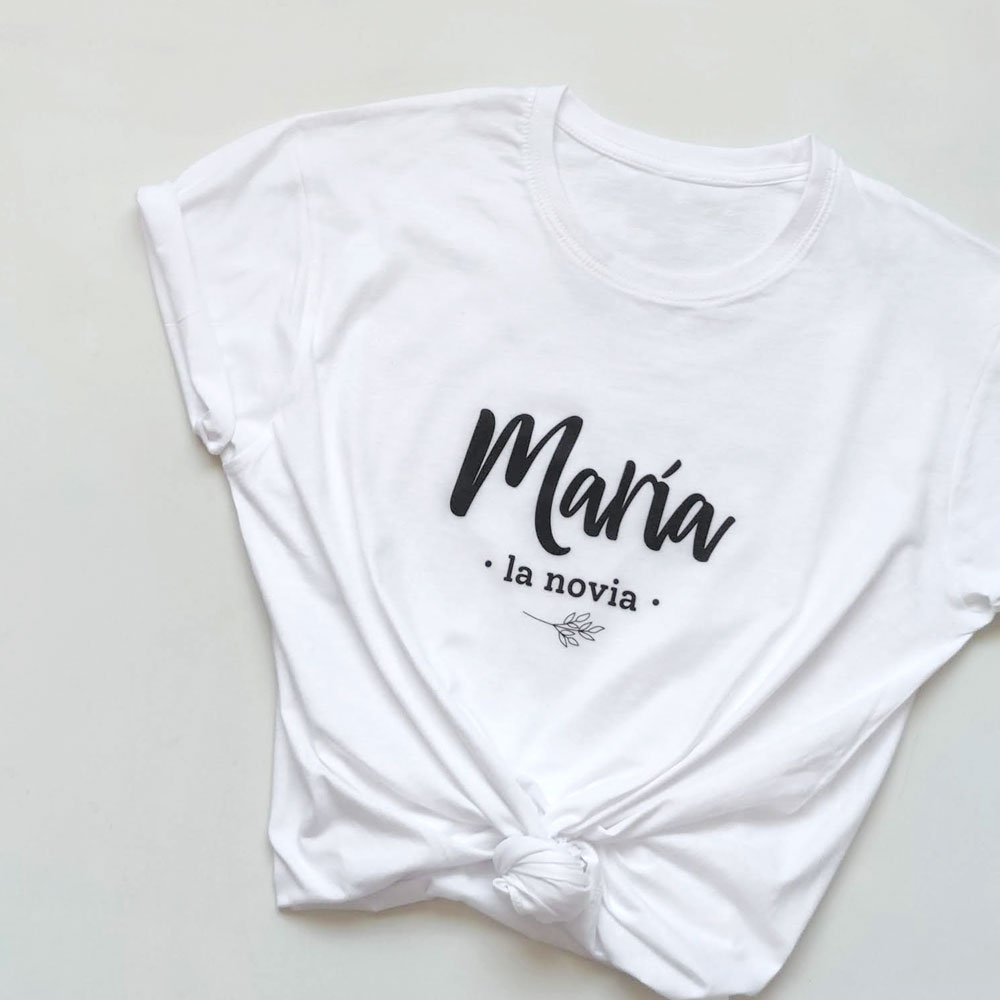 CAMISETA DESPEDIDA LA NOVIA ESTIRADA SOBRE FONDO GRIS